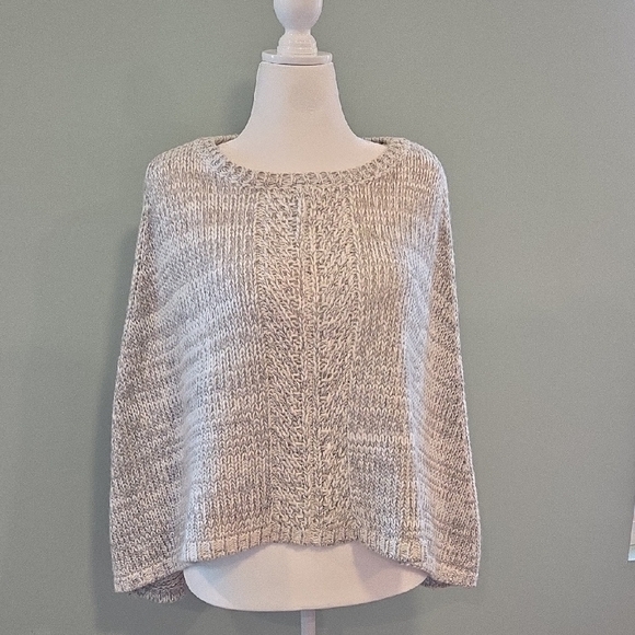 White House Black Market Cream With Metallic Thread Textured Knit Poncho Med - Picture 2 of 9